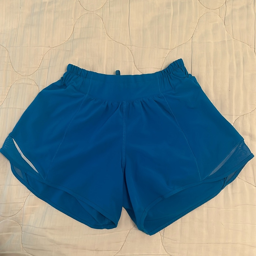 LULULEMON POOLSIDE HOTTY HOTS 4” LOW RISE!! size 4!!